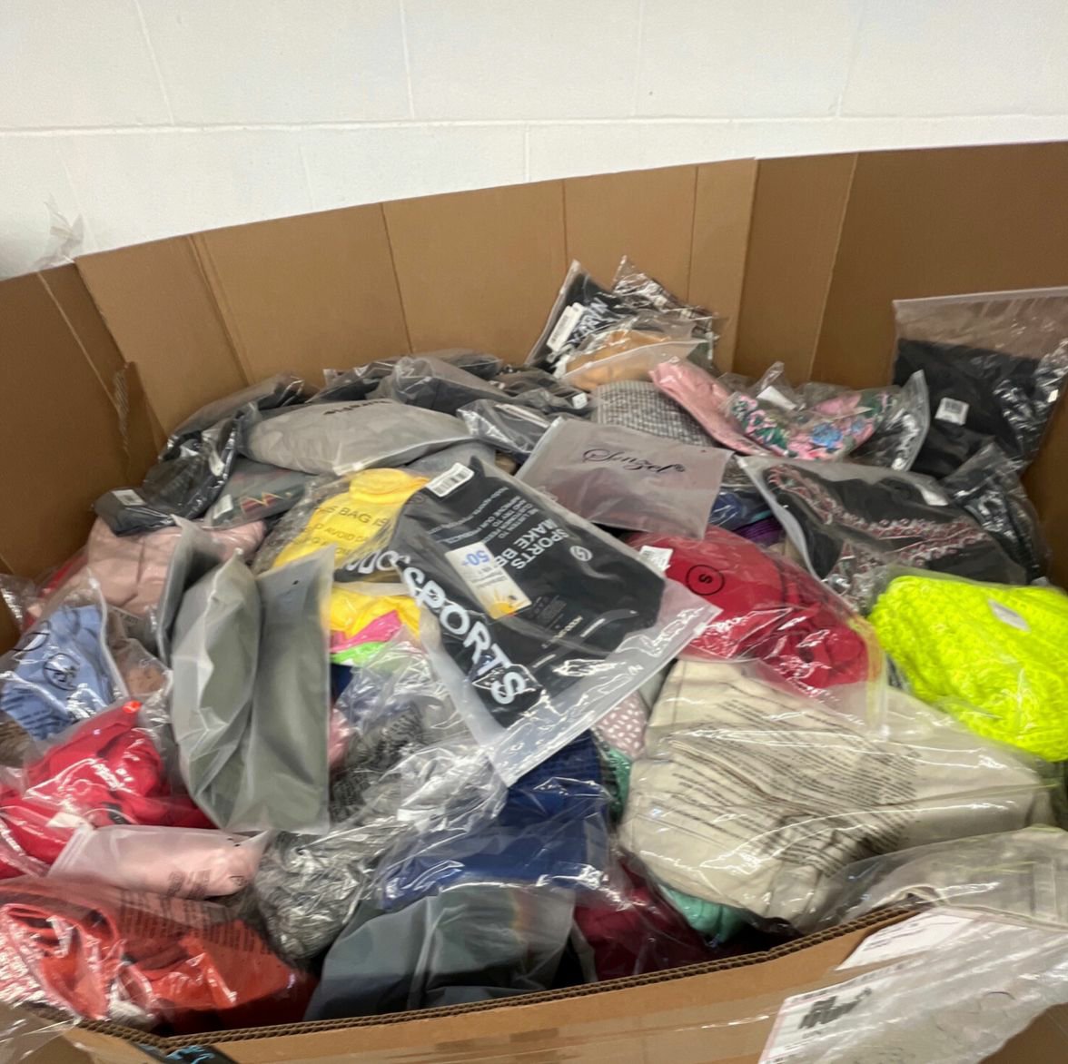👚CLOTHING PALLET – LOT ID: 241101 – Untested Customer Return